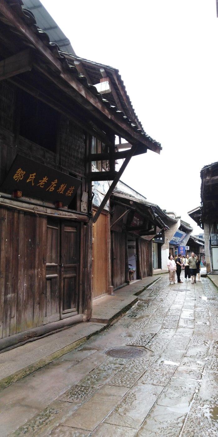 青蟹、波龙、榴莲竞相登场，海关助力年货“抢鲜”通关