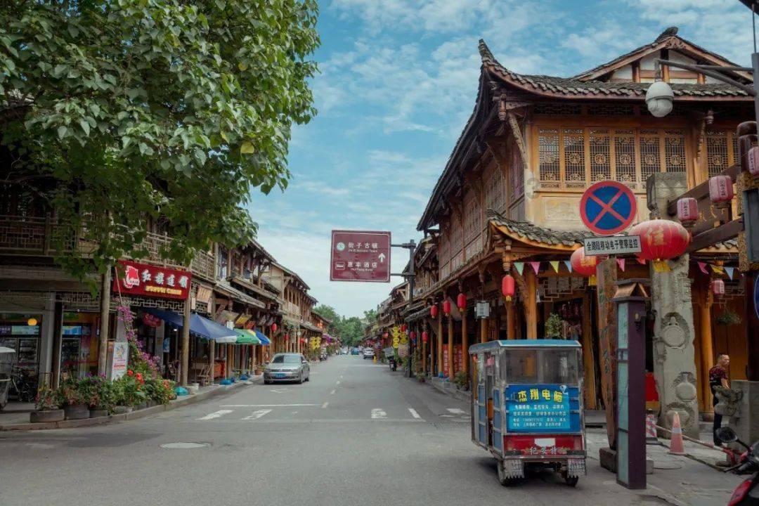 导弹能打飞得快的飞机，却难打跑得慢的航母，这是什么原因呢？游戏画面
